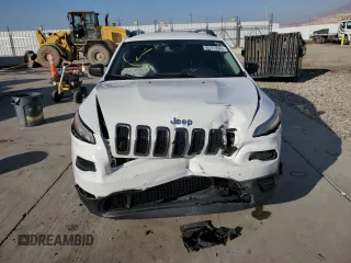 2016 Jeep Cherokee Altitude with VIN 1C4PJMAS0GW215128, listed as a Copart auction lot 83919964 with 134,891 mi miles and Salvage title. Bid and sale history available at DreamBid. Image 5.