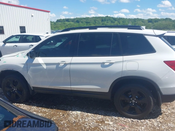 2019 Honda Passport Elite z VIN 5FNYF8H0XKB000774, wystawiony jako IAAI lot #42153669 z przebiegiem 65 415 mil mil oraz . Historia ofert i sprzedaży dostępna na DreamBid. Obrazek 14.