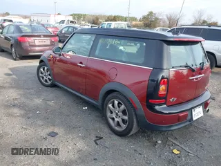 2009 MINI Clubman z VIN WMWML33509TP98297, wystawiony jako IAAI lot #41092163 z przebiegiem 101 011 mil mil oraz . Historia ofert i sprzedaży dostępna na DreamBid. Obrazek 3.