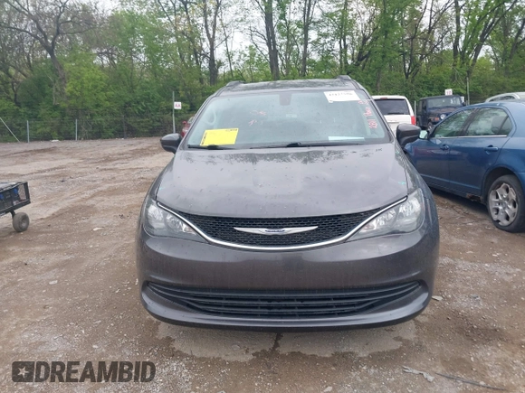 2020 Chrysler Voyager LXi z VIN 2C4RC1DG9LR265439, wystawiony jako IAAI lot #42122596 z przebiegiem 117 662 mil mil oraz . Historia ofert i sprzedaży dostępna na DreamBid. Obrazek 12.