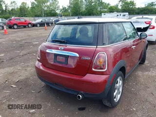 2009 MINI Hardtop z VIN WMWMF33599TW72771, wystawiony jako IAAI lot #42225326 z przebiegiem 94 014 mil mil oraz . Historia ofert i sprzedaży dostępna na DreamBid. Obrazek 4.
