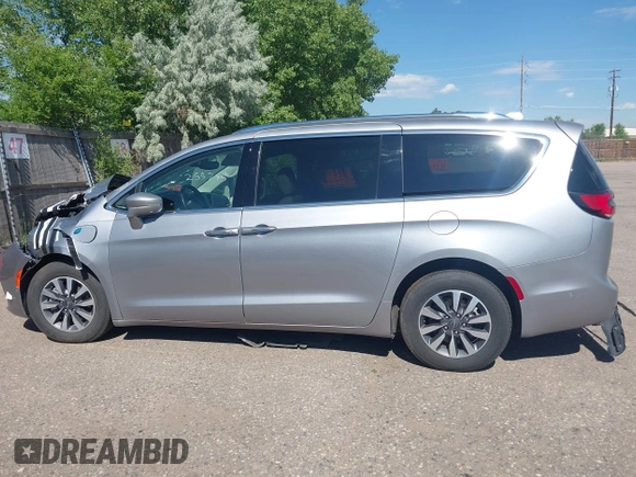 2021 Chrysler Pacifica Hybrid Touring L with VIN 2C4RC1L76MR594571, listed as a IAAI auction lot 40255745 with 58,163 mi miles and . Bid and sale history available at DreamBid. Image 14.