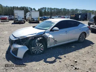 2023 Nissan Altima SV z VIN 1N4BL4DVXPN364779, wystawiony jako Copart lot #47776135 z przebiegiem 68 324 mil mil oraz Szkoda całkowita • Salvage title. Historia ofert i sprzedaży dostępna na DreamBid. Obrazek 1.