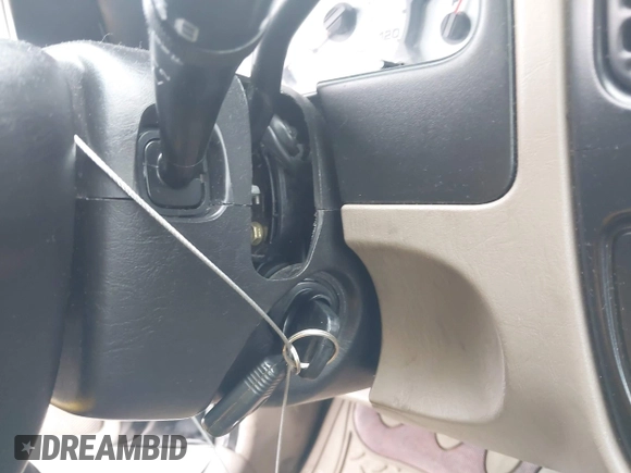 2002 Ford Escape XLT Choice с VIN 1FMYU03172KB55319, выставлен на аукционе IAAI как лот 42482300 с пробегом 209 074 миль миль и . История ставок и продаж доступна на DreamBid. Изображение 11.