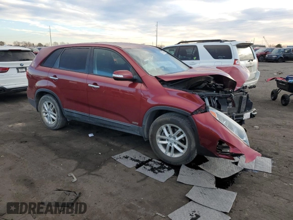 2015 Kia Sorento LX z VIN 5XYKTCA60FG603781, wystawiony jako Copart lot #43392625 z przebiegiem 84 344 mil mil oraz Szkoda całkowita • Salvage title. Historia ofert i sprzedaży dostępna na DreamBid. Obrazek 4.