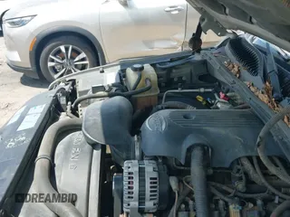 2002 Chevrolet Silverado 1500 LS с VIN 2GCEC19VX21197848, выставлен на аукционе IAAI как лот 42221227 с пробегом 210 573 миль миль и . История ставок и продаж доступна на DreamBid. Изображение 19.