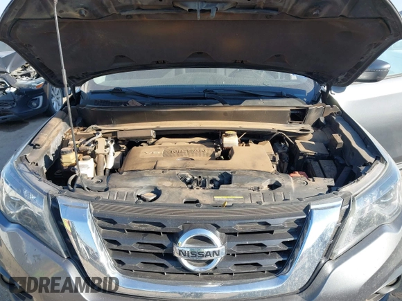 2018 Nissan Pathfinder S z VIN 5N1DR2MM5JC673071, wystawiony jako IAAI lot #41653944 z przebiegiem 120 261 mil mil oraz . Historia ofert i sprzedaży dostępna na DreamBid. Obrazek 10.
