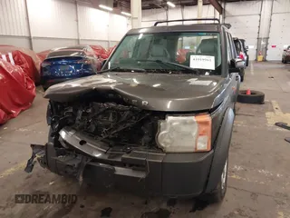 2005 Land Rover LR3 SE with VIN SALAE25485A327950, listed as a IAAI auction lot 41019961 with 236,524 mi miles. Bid and sale history available at carsss.com. Image 6.