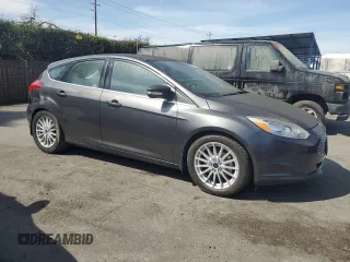 2016 Ford Focus Electric z VIN 1FADP3R49GL230588, wystawiony jako Copart lot #48019985 z przebiegiem 54 197 mil mil oraz Szkody całkowita. Historia ofert i sprzedaży dostępna na DreamBid. Obrazek 4.