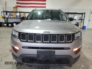 2018 Jeep Compass Sport z VIN 3C4NJCAB7JT240638, wystawiony jako Copart lot #58987085 z przebiegiem 70 310 mil mil oraz Szkoda całkowita • Salvage title. Historia ofert i sprzedaży dostępna na DreamBid. Obrazek 5.