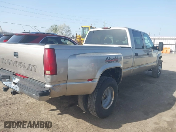 2000 Chevrolet Silverado 3500 z VIN 1GCHK33J0YF437640, wystawiony jako IAAI lot #41796214 z przebiegiem 139 411 mil mil oraz . Historia ofert i sprzedaży dostępna na DreamBid. Obrazek 4.
