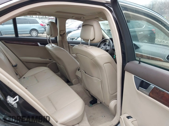2013 Mercedes-Benz C 300 Sport с VIN WDDGF8AB9DR286014, выставлен на аукционе IAAI как лот 41878422 с пробегом 83 702 миль миль и . История ставок и продаж доступна на DreamBid. Изображение 8.