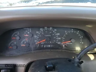 2000 Ford F-250 XL z VIN 1FTNF21L2YEB66074, wystawiony jako Copart lot #84274244 z przebiegiem 100 845 mil mil oraz Czysty tytuł • Clean title. Historia ofert i sprzedaży dostępna na DreamBid. Obrazek 9.