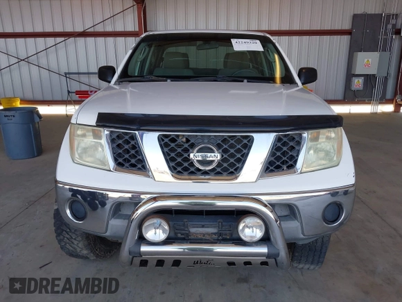 2006 Nissan Frontier SE z VIN 1N6AD07U06C469157, wystawiony jako IAAI lot #42249320 z przebiegiem 189 936 mil mil oraz . Historia ofert i sprzedaży dostępna na DreamBid. Obrazek 12.