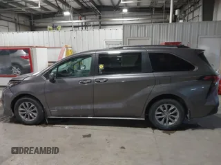 2021 Toyota Sienna XLE with VIN 5TDYSKFC4MS031961, listed as a IAAI auction lot 41601788 with 56,640 mi miles. Bid and sale history available at carsss.com. Image 14.