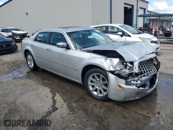2005 Chrysler 300 with VIN 2C3AA63H95H591782, listed as a Copart auction lot 68888294 with 192,568 mi miles and Salvage Title. Bid and sale history available at carsss.com. Image 4.