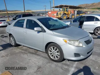 2010 Toyota Corolla z VIN 1NXBU4EE0AZ342708, wystawiony jako IAAI lot #42302330 z przebiegiem 122 768 mil mil oraz . Historia ofert i sprzedaży dostępna na DreamBid. Obrazek 1.