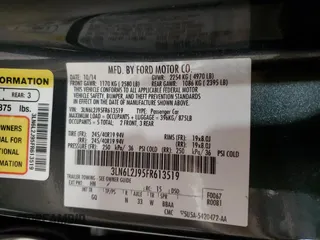 2015 Lincoln MKZ z VIN 3LN6L2J95FR613519, wystawiony jako Copart lot #59165895 z przebiegiem 117 630 mil mil oraz Szkoda całkowita • Salvage title. Historia ofert i sprzedaży dostępna na DreamBid. Obrazek 12.