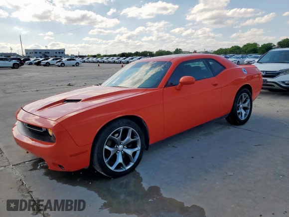 2016 Dodge Challenger SXT Plus z VIN 2C3CDZAG6GH306583, wystawiony jako Copart lot #55826495 z przebiegiem 135 391 mil mil oraz Szkoda całkowita • Salvage title. Historia ofert i sprzedaży dostępna na DreamBid. Obrazek 1.