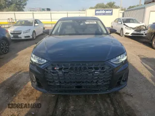 2022 Audi S8 z VIN WAULSAF85NN001632, wystawiony jako Copart lot #71361534 z przebiegiem 22 901 mil mil oraz Szkoda całkowita • Salvage title. Historia ofert i sprzedaży dostępna na DreamBid. Obrazek 5.