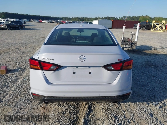 2025 Nissan Altima SR with VIN 1N4BL4CV7SN354284, listed as a IAAI auction lot 42067312 with 15,000 mi miles and . Bid and sale history available at DreamBid. Image 16.