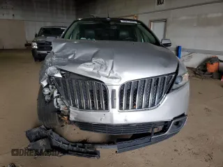 2014 Lincoln MKX z VIN 2LMDJ8JKXEBL01894, wystawiony jako Copart lot #49814095 z przebiegiem 172 949 mil mil oraz Szkoda całkowita • Salvage title. Historia ofert i sprzedaży dostępna na DreamBid. Obrazek 5.
