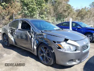 2014 Nissan Maxima SV z VIN 1N4AA5APXEC432715, wystawiony jako IAAI lot #41653486 z przebiegiem 212 432 mil mil oraz . Historia ofert i sprzedaży dostępna na DreamBid. Obrazek 1.