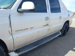 2004 Cadillac Escalade EXT z VIN 3GYEK62N94G191201, wystawiony jako IAAI lot #41747841 z przebiegiem 229 057 mil mil oraz . Historia ofert i sprzedaży dostępna na DreamBid. Obrazek 6.