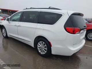2017 Chrysler Pacifica Touring-L with VIN 2C4RC1BGXHR762543, listed as a IAAI auction lot 41447454 with NaN miles. Bid and sale history available at carsss.com. Image 3.
