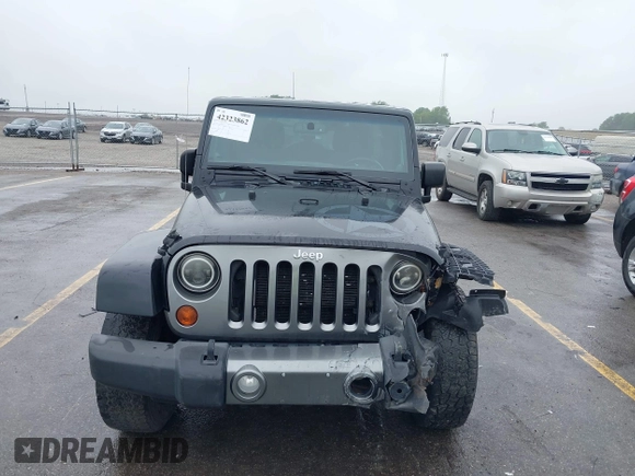 2013 Jeep Wrangler Unlimited Sport z VIN 1C4BJWDGXDL596450, wystawiony jako IAAI lot #42323862 z przebiegiem 114 105 mil mil oraz . Historia ofert i sprzedaży dostępna na DreamBid. Obrazek 6.