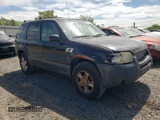 2003 Ford Escape XLT Popular 2 with VIN 1FMYU93133KB35168, listed as a Copart auction lot 57303335 with 197,368 mi miles and Salvage title. Bid and sale history available at DreamBid. Image 4.