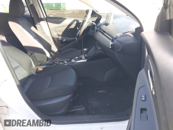 2016 Scion iA z VIN 3MYDLBZV2GY107457, wystawiony jako IAAI lot #38939578 z przebiegiem 99 928 mil mil oraz . Historia ofert i sprzedaży dostępna na DreamBid. Obrazek 5.