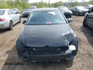 2017 Volkswagen Golf S z VIN 3VW217AU8HM064230, wystawiony jako IAAI lot #42113236 z przebiegiem 76 771 mil mil oraz . Historia ofert i sprzedaży dostępna na DreamBid. Obrazek 12.