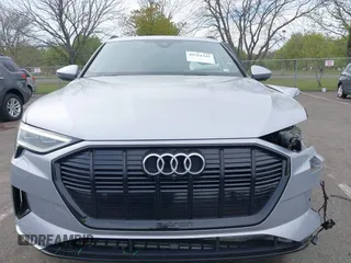 2022 Audi e-tron Premium z VIN WA1AAAGE3NB033122, wystawiony jako IAAI lot #42081343 z przebiegiem 36 171 mil mil oraz . Historia ofert i sprzedaży dostępna na DreamBid. Obrazek 6.