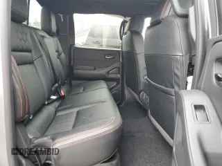 2024 Nissan Frontier Pro-X z VIN 1N6ED1EJ2RN605409, wystawiony jako Copart lot #85559674 z przebiegiem 6 850 mil mil oraz Nie do naprawy • Non repairable. Historia ofert i sprzedaży dostępna na DreamBid. Obrazek 10.