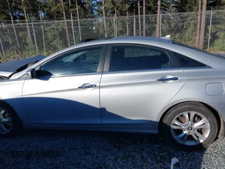 2011 Hyundai Sonata SE with VIN 5NPEC4AC4BH174401, listed as a IAAI auction lot 40522163 with 183,594 mi miles. Bid and sale history available at carsss.com. Image 14.