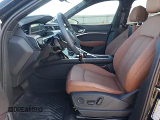 2024 Audi Q8 e-tron Sportback S line Premium Plus z VIN WA1CAAGE6RB031248, wystawiony jako Copart lot #82036714 z przebiegiem 7 671 mil mil oraz Szkoda całkowita • Salvage title. Historia ofert i sprzedaży dostępna na DreamBid. Obrazek 7.