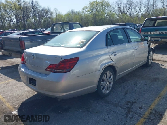2008 Toyota Avalon XL with VIN 4T1BK36B18U265412, listed as a IAAI auction lot 41978057 with 212,062 mi miles. Bid and sale history available at carsss.com. Image 4.