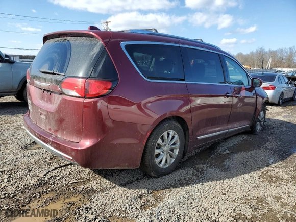 2018 Chrysler Pacifica Touring L with VIN 2C4RC1BG8JR124085, listed as a Copart auction lot 44564345 with NaN miles and Salvage Title. Bid and sale history available at carsss.com. Image 3.
