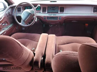 1996 Lincoln Town Car Signature with VIN 1LNLM82W3TY725921, listed as a Copart auction lot 72569054 with 109,073 mi miles and Salvage Title. Bid and sale history available at carsss.com. Image 8.
