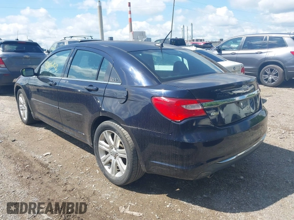 2012 Chrysler 200 Touring z VIN 1C3CCBBG0CN224231, wystawiony jako IAAI lot #42536821 z przebiegiem 129 814 mil mil oraz . Historia ofert i sprzedaży dostępna na DreamBid. Obrazek 3.