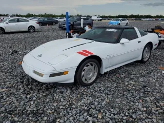 1991 Chevrolet Corvette z VIN 1G1YY2383M5111135, wystawiony jako Copart lot #60821185 z przebiegiem 96 351 mil mil oraz Szkoda całkowita • Salvage title. Historia ofert i sprzedaży dostępna na DreamBid. Obrazek 1.