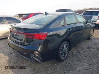2024 Kia Forte LXS z VIN 3KPF24AD7RE799390, wystawiony jako IAAI lot #41856786 z przebiegiem 24 804 mil mil oraz . Historia ofert i sprzedaży dostępna na DreamBid. Obrazek 4.