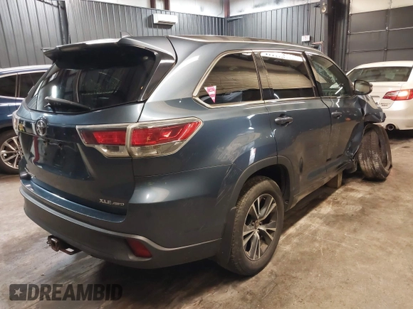 2016 Toyota Highlander XLE z VIN 5TDJKRFH8GS326488, wystawiony jako IAAI lot #42254990 z przebiegiem 120 382 mil mil oraz . Historia ofert i sprzedaży dostępna na DreamBid. Obrazek 4.