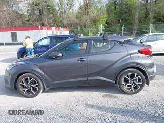 2019 Toyota C-HR XLE z VIN JTNKHMBX0K1013522, wystawiony jako IAAI lot #42053511 z przebiegiem 136 330 mil mil oraz . Historia ofert i sprzedaży dostępna na DreamBid. Obrazek 14.