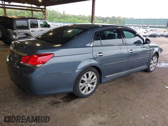2012 Toyota Avalon z VIN 4T1BK3DB5CU457105, wystawiony jako IAAI lot #42375828 z przebiegiem 121 961 mil mil oraz . Historia ofert i sprzedaży dostępna na DreamBid. Obrazek 4.