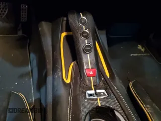 2014 Ferrari F12 z VIN ZFF74UHT5E0203242, wystawiony jako Copart lot #39032483 z przebiegiem 7926 mil mil oraz Szkody całkowita. Historia ofert i sprzedaży dostępna na DreamBid. Obrazek 11.