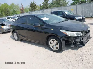 2017 Chevrolet Cruze LS z VIN 1G1BC5SM9H7114894, wystawiony jako IAAI lot #42268944 z przebiegiem 209 007 mil mil oraz . Historia ofert i sprzedaży dostępna na DreamBid. Obrazek 1.