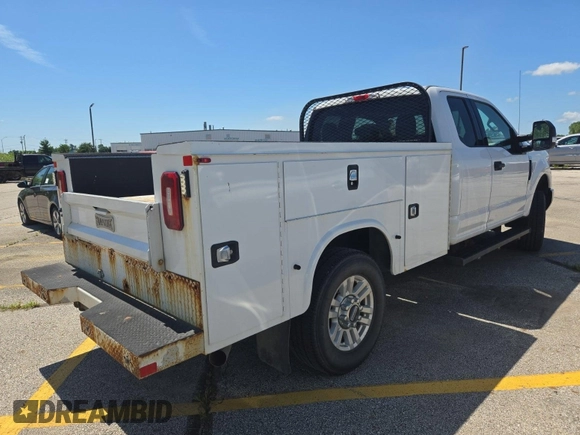 2018 Ford F-250 XL with VIN 1FD7X2B60JEB74688, listed as a IAAI auction lot 42610468 with 225,435 mi miles and . Bid and sale history available at DreamBid. Image 2.