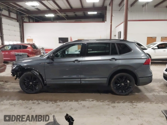 2022 Volkswagen Tiguan SE R-Line Black with VIN 3VV8B7AX9NM103988, listed as a IAAI auction lot 41908814 with 43,671 mi miles and . Bid and sale history available at DreamBid. Image 15.